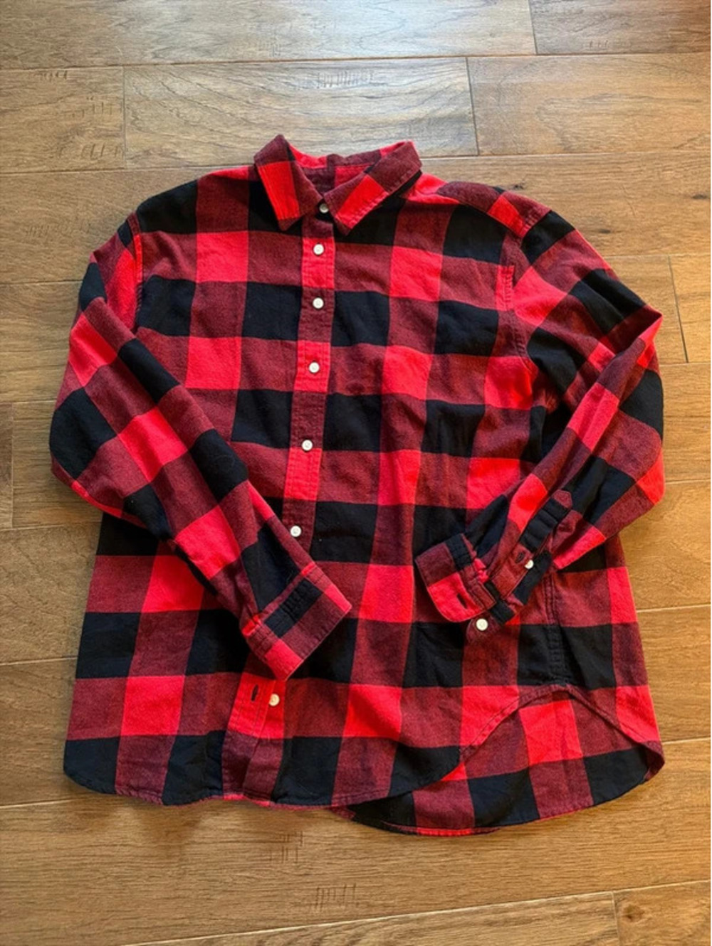 GAP Men’s Medium Red Black Buffalo Plaid Flannel Button Up Shirt